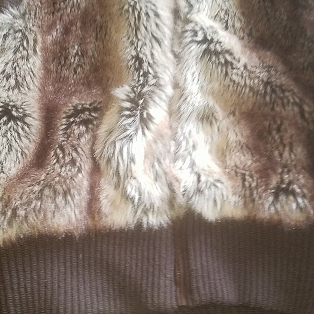 🎉Faux Fur Vest - Picture 4 of 7